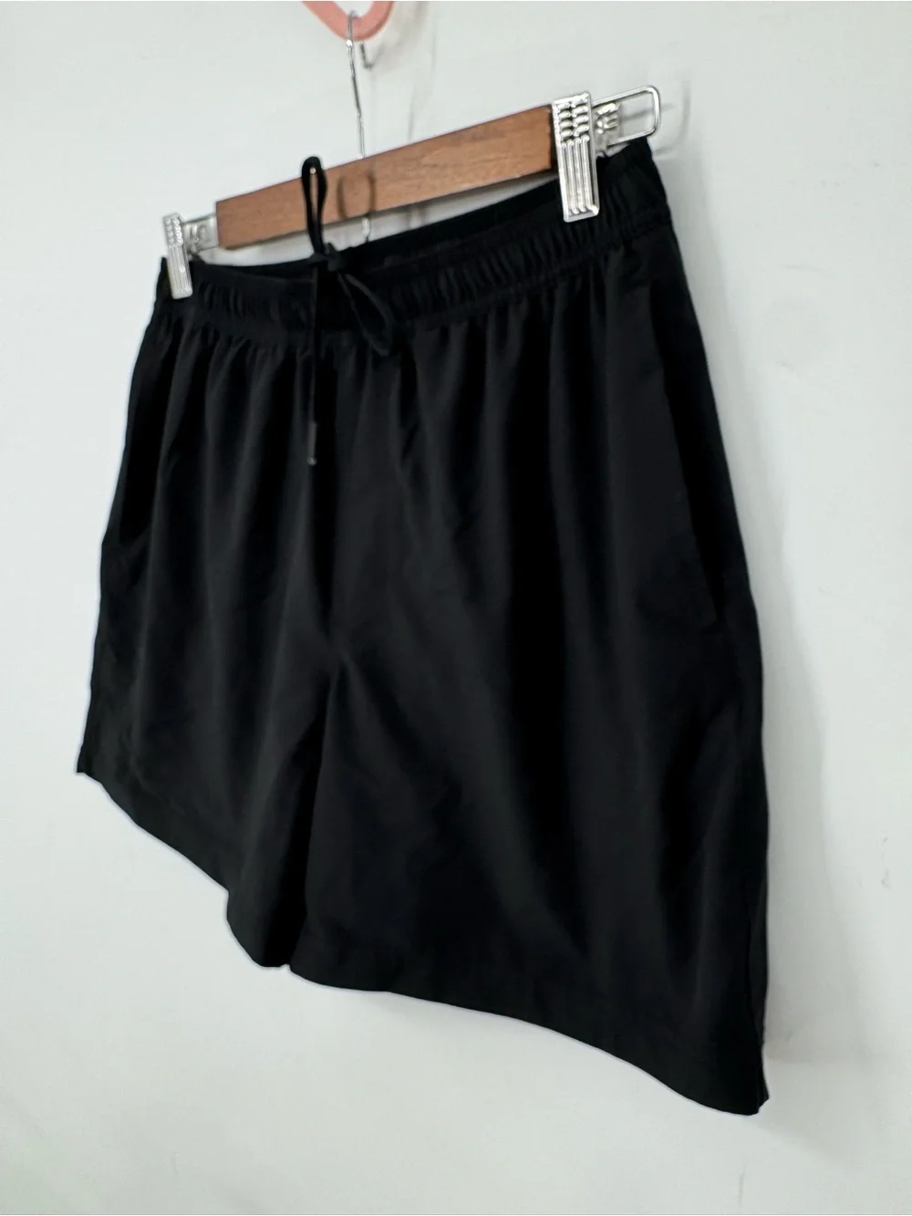 Chubbies Men's Shorts Size Medium 5.5 Inch Inseam Active Neutral Stretch Minimal